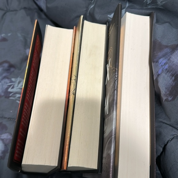 Book Set - Fourth Wing, Iron Flame, Onyx Storm - Picture 4 of 4